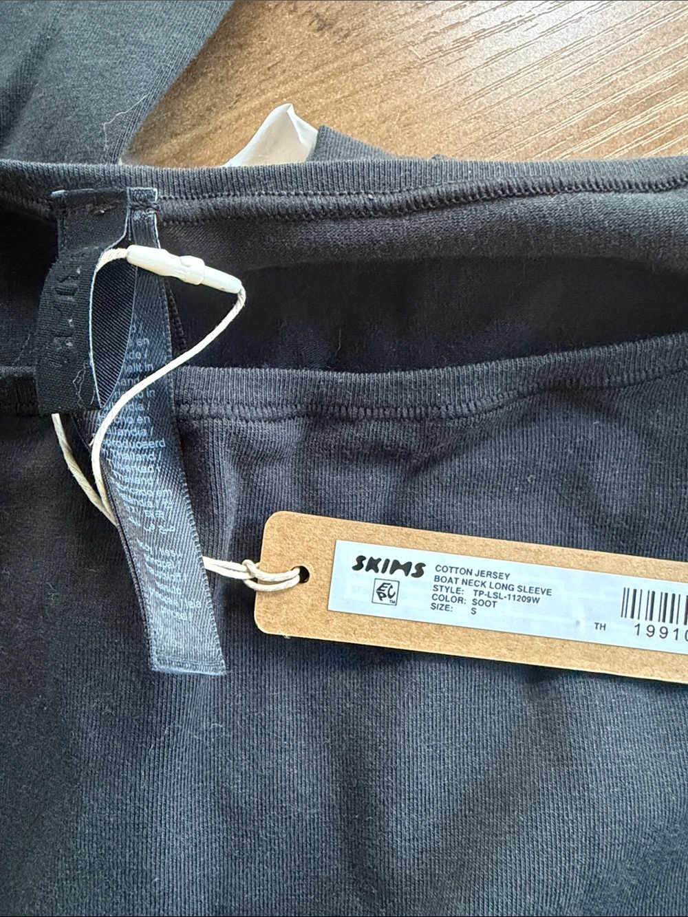 NWT SKIMS Cotton Jersey Long Sleeve Boatneck Top Small Soot - Picture 5 of 5